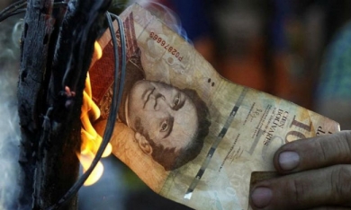 Venezuela hoãn đổi tiền:  Dân phá ngân hàng, đốt tờ 100 bolivar