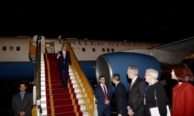 Ngoại trưởng Mỹ John Kerry đã tới Việt Nam tối ngày 12/1