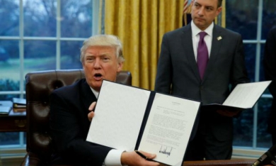 Tổng thống Trump chính thức ký sắc lệnh rút khỏi TPP