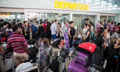 Overbooking có phải nguyên do khiến bác sĩ gốc Việt bị lôi khỏi máy bay?