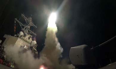 Mỹ bắn tên lửa vào Syria: Vàng tăng giá, chứng khoán 'đỏ' sàn