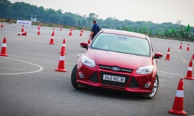Ford Việt Nam hướng dẫn tài xế cách lái xe an toàn tại Hà Nội