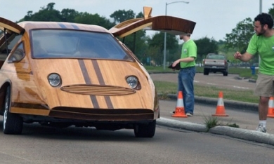 Lạ mắt với 'siêu xe' bằng gỗ chạy êm như xe hàng hiệu