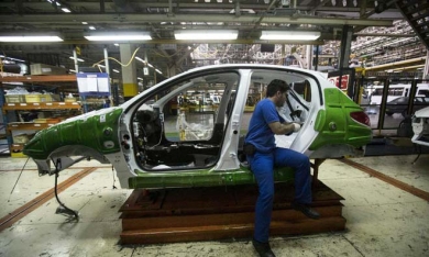 Bị Mỹ cấm vận, ngành công nghiệp ô tô Iran trên bờ vực sụp đổ