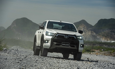 Toyota Hilux bản cao cấp Adventure ra mắt thị trường Việt Nam, giá 921 triệu đồng