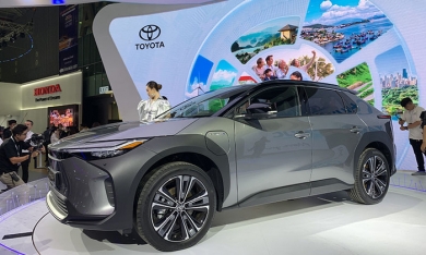 Soi chi tiết xe điện Toyota bZ4X vừa xuất hiện tại triển lãm ô tô Việt Nam 2022