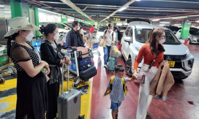Họp liên ngành để xử lý tình trạng bát nháo ở sân bay Tân Sơn Nhất