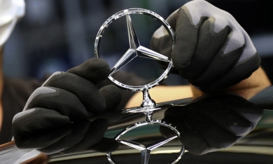 Hãng ô tô Daimler chính thức đổi tên thành Mercedes-Benz