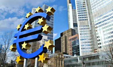 ECB tăng cường giám sát các ngân hàng có quan hệ với Nga