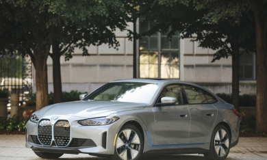 Ô tô điện hạng sang BMW iX3 và i4 ra mắt, giá bán từ 3,5 tỷ đồng