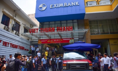 Khám xét, bắt tạm giam 2 nữ cán bộ Eximbank chi nhánh TP. HCM