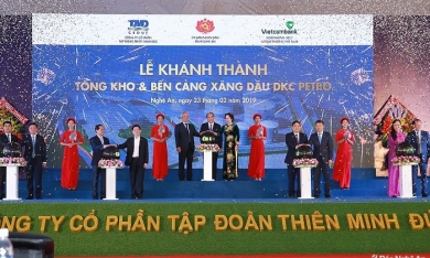 Thủ tướng nhấn nút khánh thành Tổng kho xăng dầu gần 1.500 tỷ tại Nghệ An
