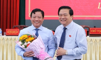 Long An có tân Phó chủ tịch tỉnh, Quảng Ngãi có nữ Giám đốc Sở Kế hoạch Đầu tư mới