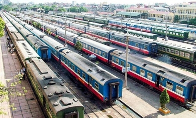 Nghịch lý ngành đường sắt Việt Nam: Ngửa tay đi 'ăn xin' đến bao giờ?