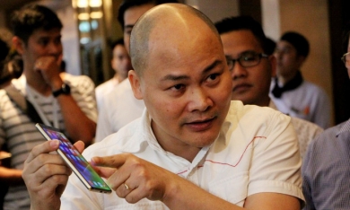 Ông Nguyễn Tử Quảng khoe thời khắc được Thủ tướng khen ngợi điện thoại Bphone
