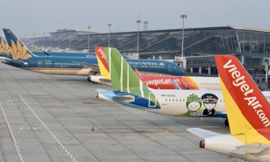 Giao thông tuần qua: Doanh nghiệp hàng không lại kêu cứu, 8 địa phương cản trở lưu thông hàng hóa