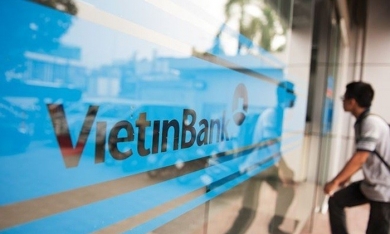 Ngân hàng tuần qua: VietinBank bán 3 khoản nợ hơn 2.600 tỷ, giá USD bật tăng trên thị trường chợ đen