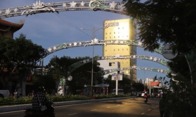 Chủ đầu tư 2 cao ốc lắp kính vàng ở Đà Nẵng bị phạt 80 triệu đồng