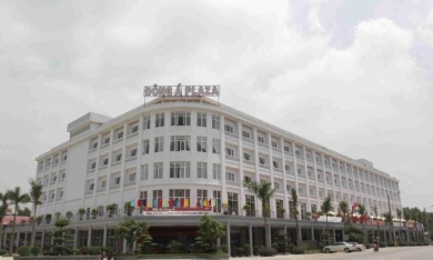 Tập đoàn khách sạn Đông Á và chủ tịch Xây dựng Hòa Bình nhận quyết định xử phạt của UBCKNN