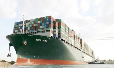 Siêu tàu kẹt trên kênh Suez và thiệt hại của doanh nghiệp Việt Nam