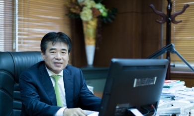 Phó chủ tịch Hòa Phát sang tay 12 triệu cổ phiếu HPG cho 2 con trai