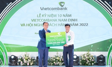 Vietcombank trao 5 tỷ đồng hỗ trợ kinh phí xây dựng trường học ở Nam Định
