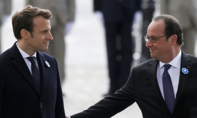 Tổng thống Emmanuel Macron bị chỉ trích là 'giúp người giàu giàu hơn ngay cả khi đang ngủ'