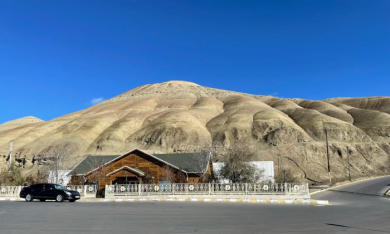 Khám phá 'núi muối' Duzdaq: Khu nghỉ dưỡng trị liệu 4.000 người/năm