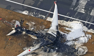 Vụ cháy máy bay Nhật Bản: Ước tính thiệt hại 105 triệu USD