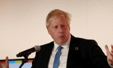 Thủ tướng Anh bị toà tuyên vi phạm luật, đối mặt với áp lực từ chức