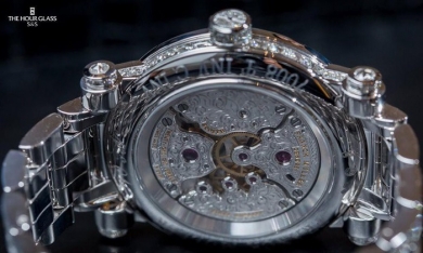 Ngắm siêu đồng hồ trị giá 30 tỷ đồng vừa xuất hiện tại Việt Nam