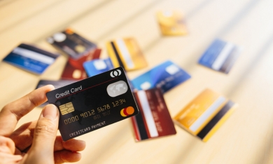 Thẻ tín dụng là gì? Thẻ ghi nợ và thẻ tín dụng khác nhau điểm gì?