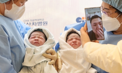 'Ông lớn' Hàn Quốc treo thưởng 75.000 USD cho người lao động mỗi lần sinh con