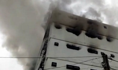 Hà Tĩnh: Cháy lớn tại quán karaoke Kingdom, chưa xác định được thương vong về người