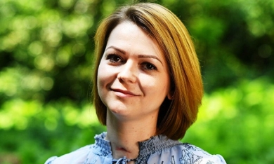 Con gái cựu điệp viên lộ diện, Nga-Anh lại 'dậy sóng'