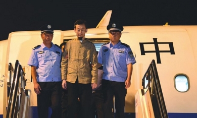 Trung Quốc quăng ‘lưới trời’, tóm hơn 6000 tội phạm trốn chạy ra nước ngoài