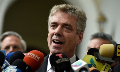 Venezuela trục xuất đại sứ Đức, bắt nhà báo Mỹ