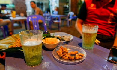 Thị trường bia, cà phê vỉa hè hơn 3 tỷ USD của Việt Nam