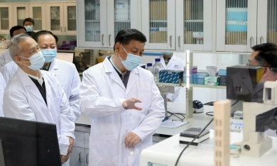Dịch Covid-19: Trung Quốc cấp bằng sáng chế vaccine đầu tiên, Malaysia phát hiện biến thể virus mới