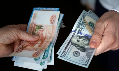 Đồng ruble lại bứt phá ngoạn mục trước nguy cơ Nga lĩnh gói trừng phạt mới