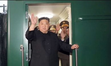 Ông Kim Jong-un lên đường tới Nga, Mỹ cảnh báo nóng