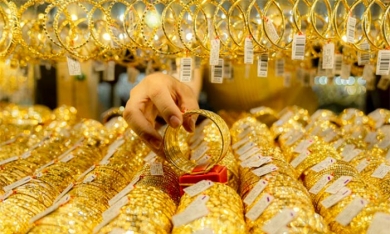 Thủ tướng yêu cầu xử nghiêm đầu cơ, găm hàng đẩy giá vàng tăng cao