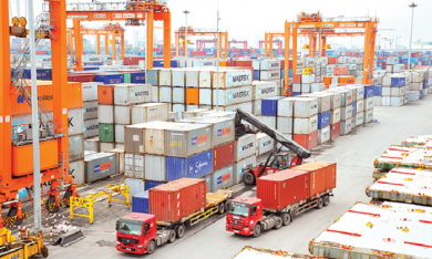 Xuất khẩu 9 tháng tăng 4%: Doanh nghiệp trong nước 'chói sáng' trước FDI