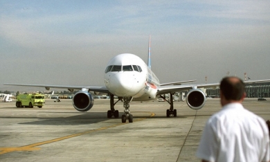Hai máy bay va chạm tại đường bằng sân bay Nội Bài