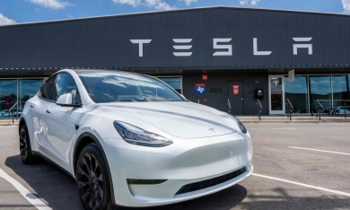Sau loạt biến cố, Tesla giảm giá trên 'mọi mặt trận'