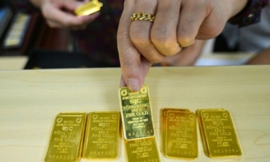 Giá vàng cao kỷ lục, người Việt mua vàng nhiều nhất thập kỷ