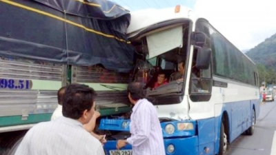 Người trong cuộc cùng làm rõ thông tin vụ 'xe tải dìu xe khách' ở Đà Lạt