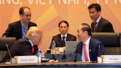 Tổng thống Mỹ Donald Trump bắt đầu chuyến thăm chính thức Việt Nam