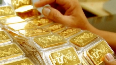 Giá vàng tăng trên 100.000 đồng mỗi lượng dù giá thế giới tăng mạnh hơn