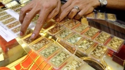 Giá vàng thế giới tăng 1,3 triệu đồng, giá vàng trong nước chỉ nhích hơn 100 nghìn đồng/lượng